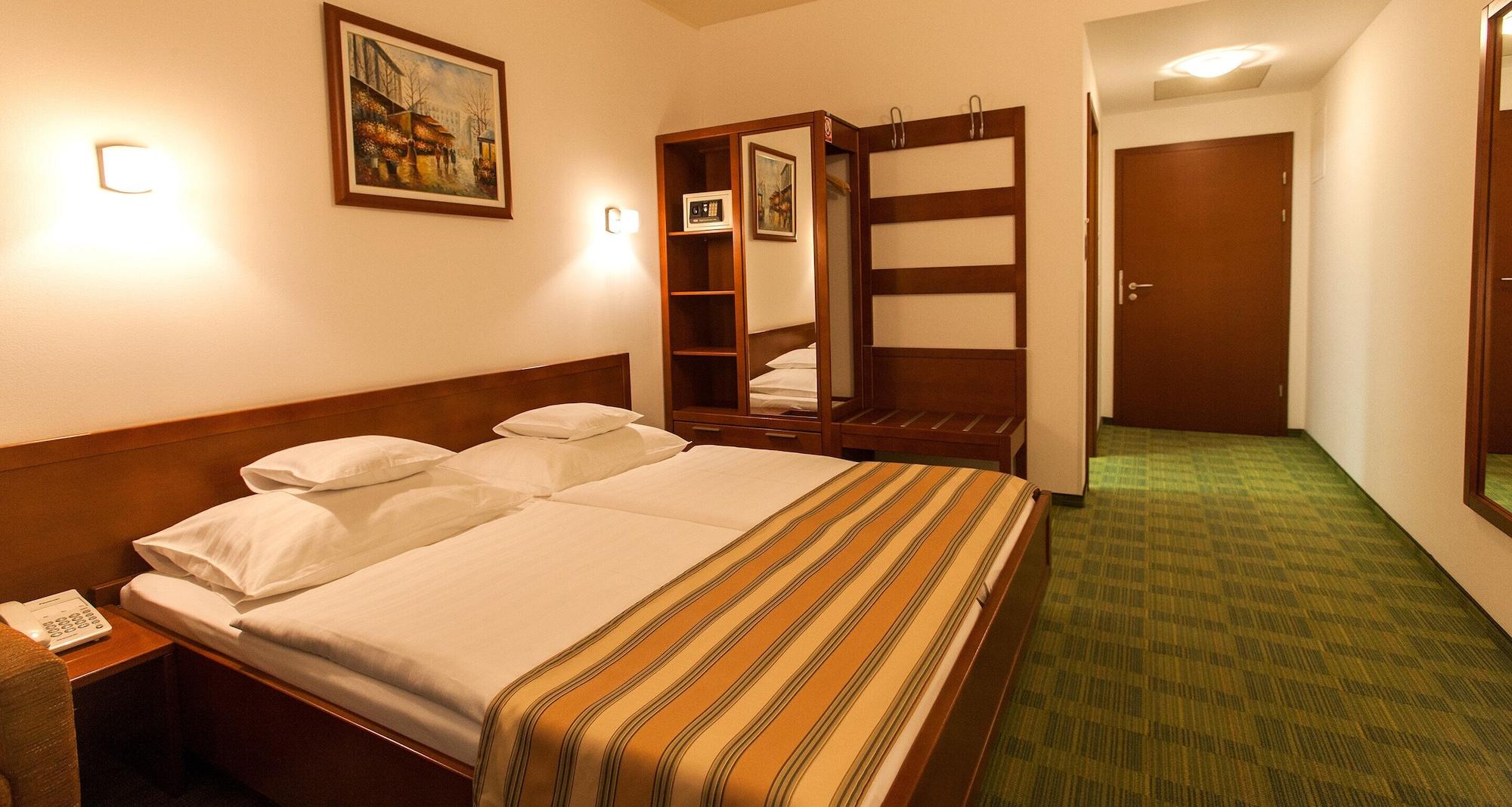 Hotel Western Airport Stella 3*