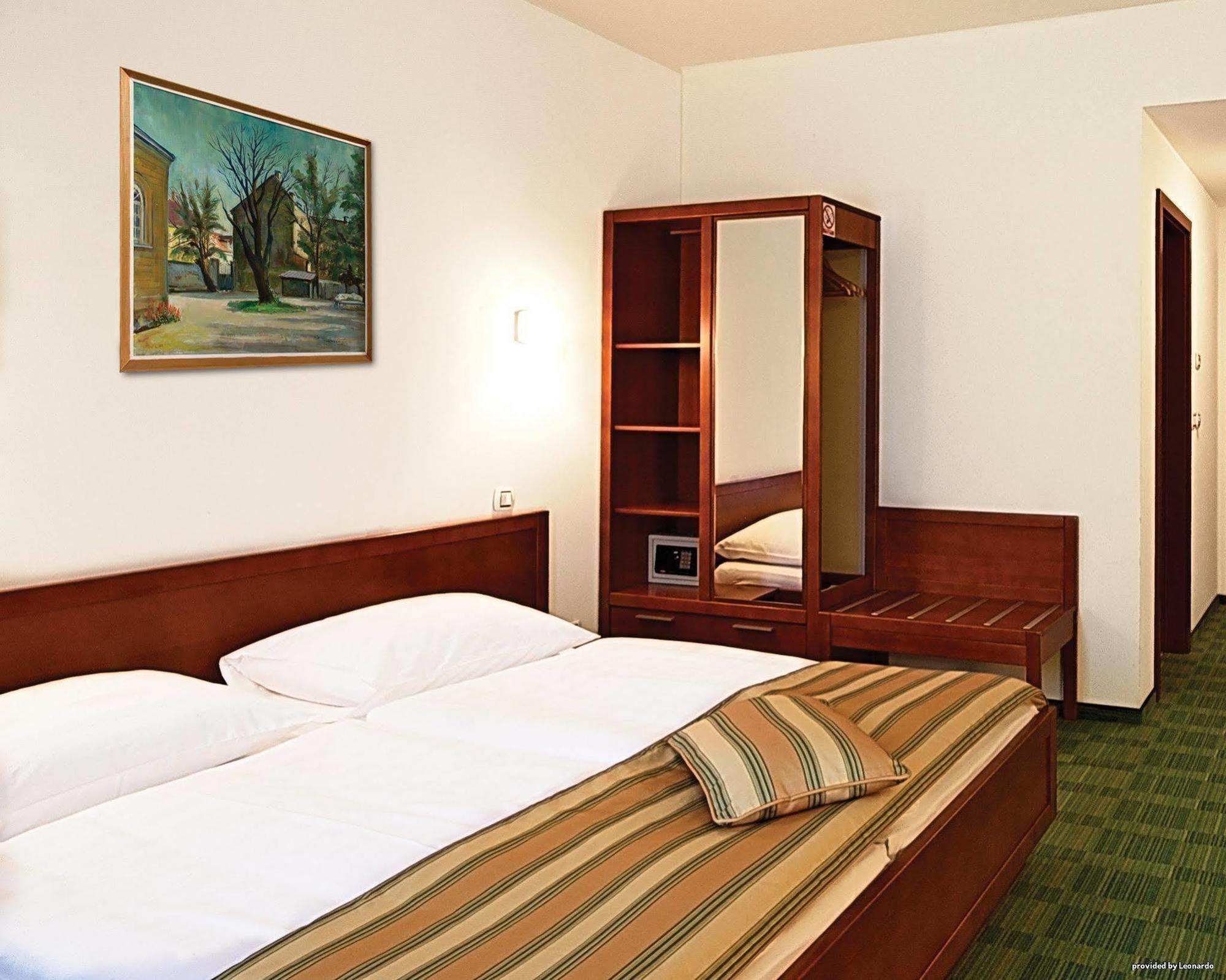 Hotel Western Airport Stella 3*